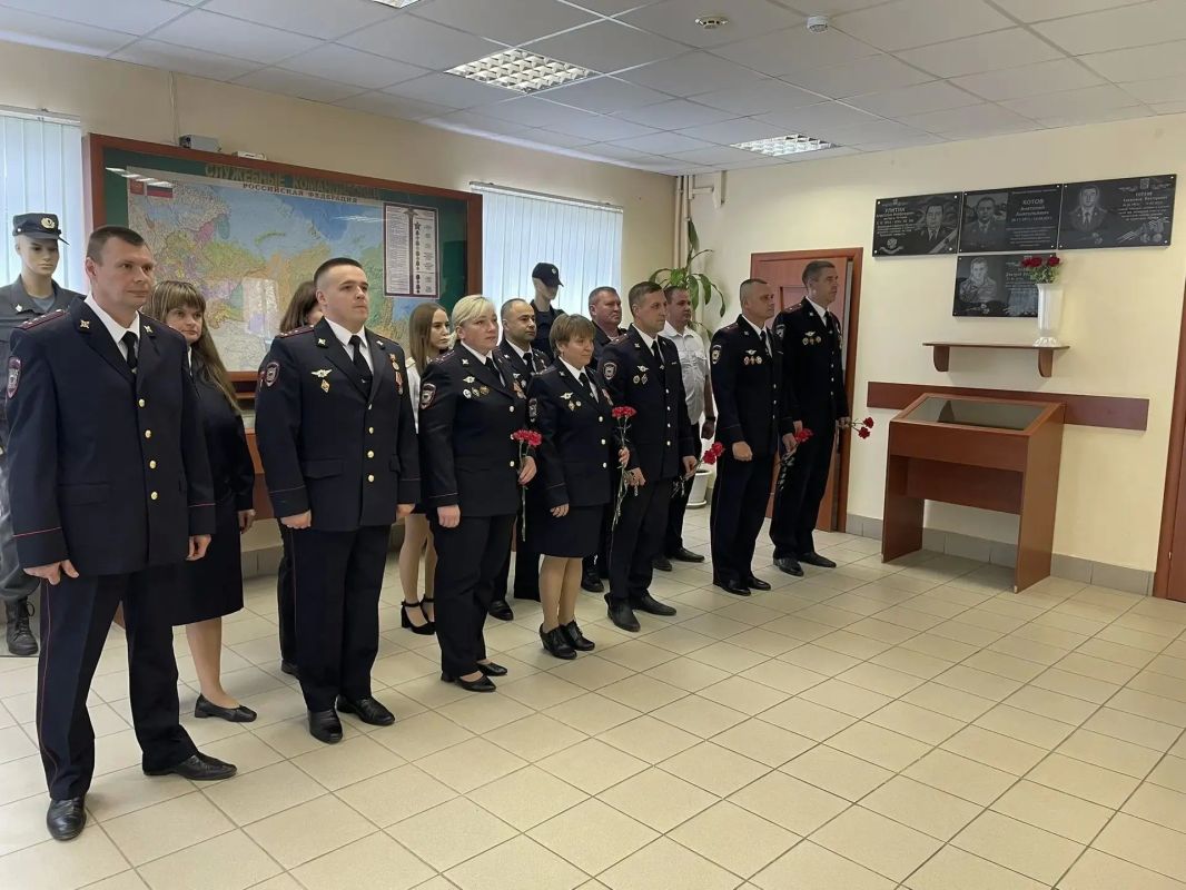 В Туле сотрудники батальона патрульно-постовой службы провели мероприятия, посвященные профессиональному празднику В Туле сотрудники батальона патрульно-постовой службы провели мероприятия, посвященные профессиональному празднику