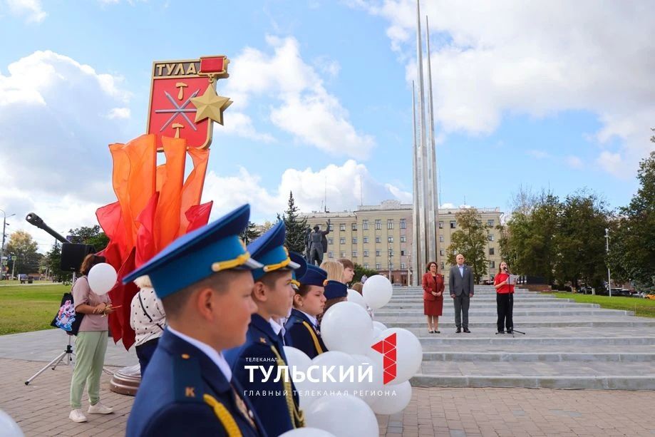 На площади Победы в Туле запустили 186 воздушных шаров На площади Победы в Туле запустили 186 воздушных шаров