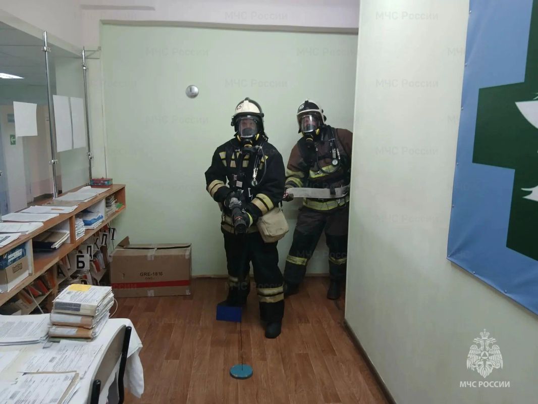Белевские спасатели провели пожарно-тактические учения на объекте здравоохранения Белевские спасатели провели пожарно-тактические учения на объекте здравоохранения