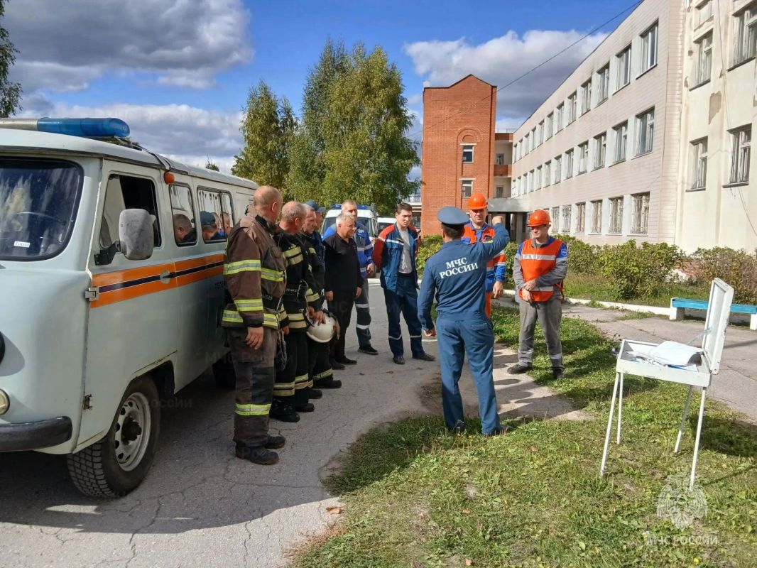 Белевские спасатели провели пожарно-тактические учения на объекте здравоохранения Белевские спасатели провели пожарно-тактические учения на объекте здравоохранения
