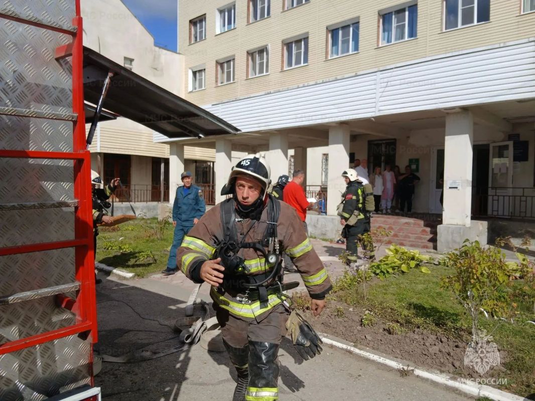Белевские спасатели провели пожарно-тактические учения на объекте здравоохранения Белевские спасатели провели пожарно-тактические учения на объекте здравоохранения