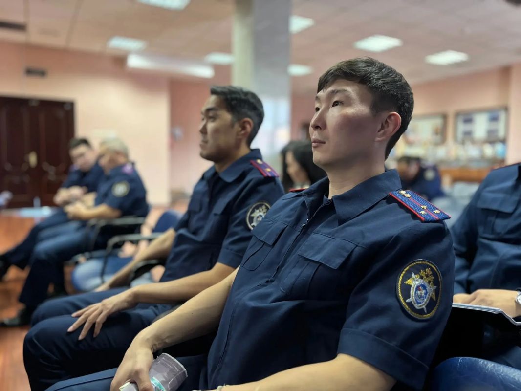 Представитель региональной общественной организации «Союз ветеранов следственных органов» Республики Тывы Константин Дувен-оолович Тулуш принял участие в проведении учебного занятия в региональном следственном управлении Представитель региональной общественной организации «Союз ветеранов следственных органов» Республики Тывы Константин Дувен-оолович Тулуш принял участие в проведении учебного занятия в региональном следственном управлении