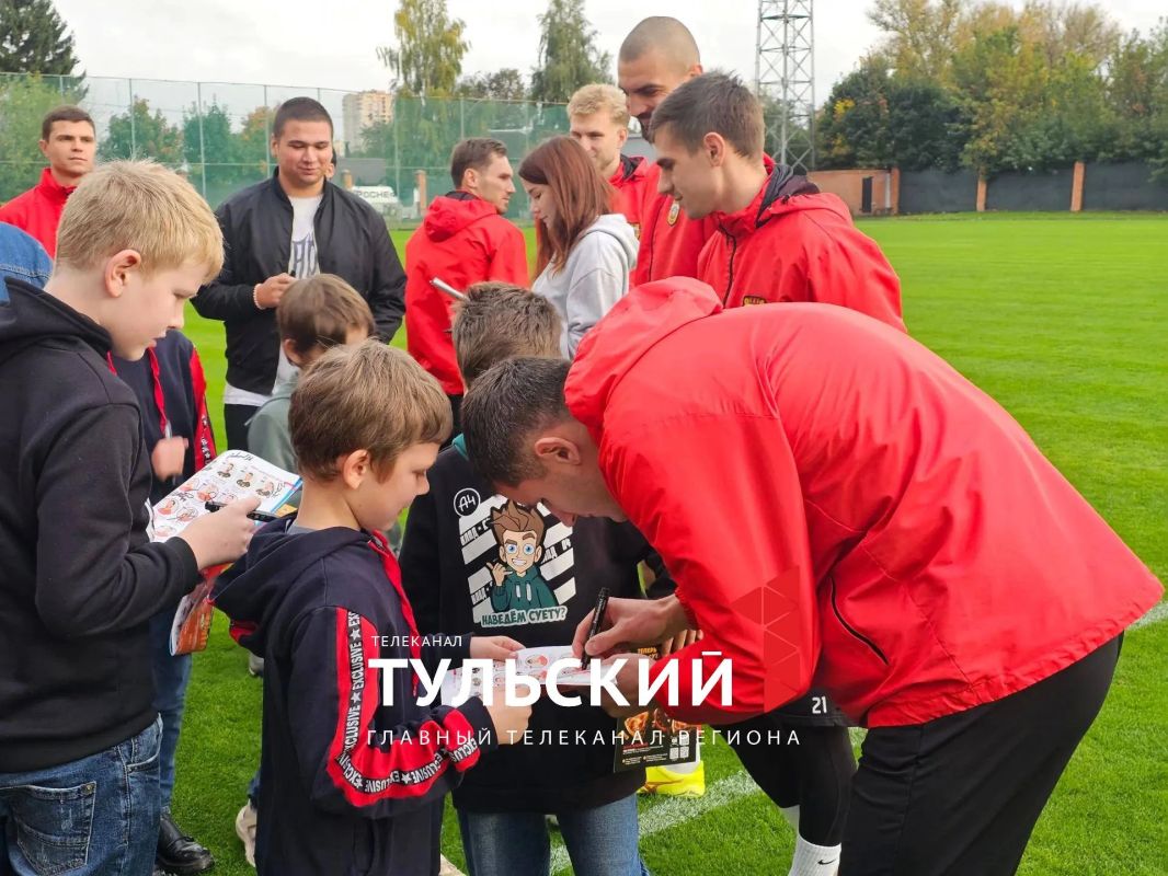 Воспитанники щёкинского соццентра побывали в гостях у тульского «Арсенала» Воспитанники щёкинского соццентра побывали в гостях у тульского «Арсенала»