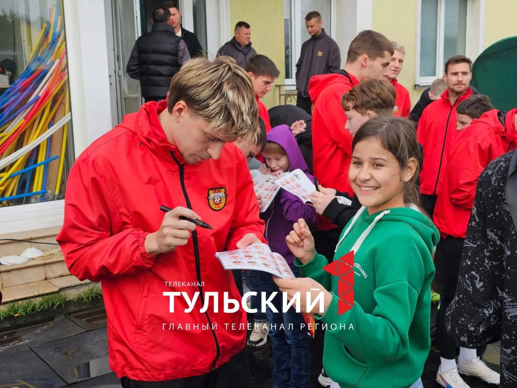 Воспитанники щёкинского соццентра побывали в гостях у тульского «Арсенала» Воспитанники щёкинского соццентра побывали в гостях у тульского «Арсенала»
