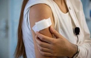 Иммунолог Пироговского Университета Ольга Пащенко напомнила правила наблюдения за организмом после прививки