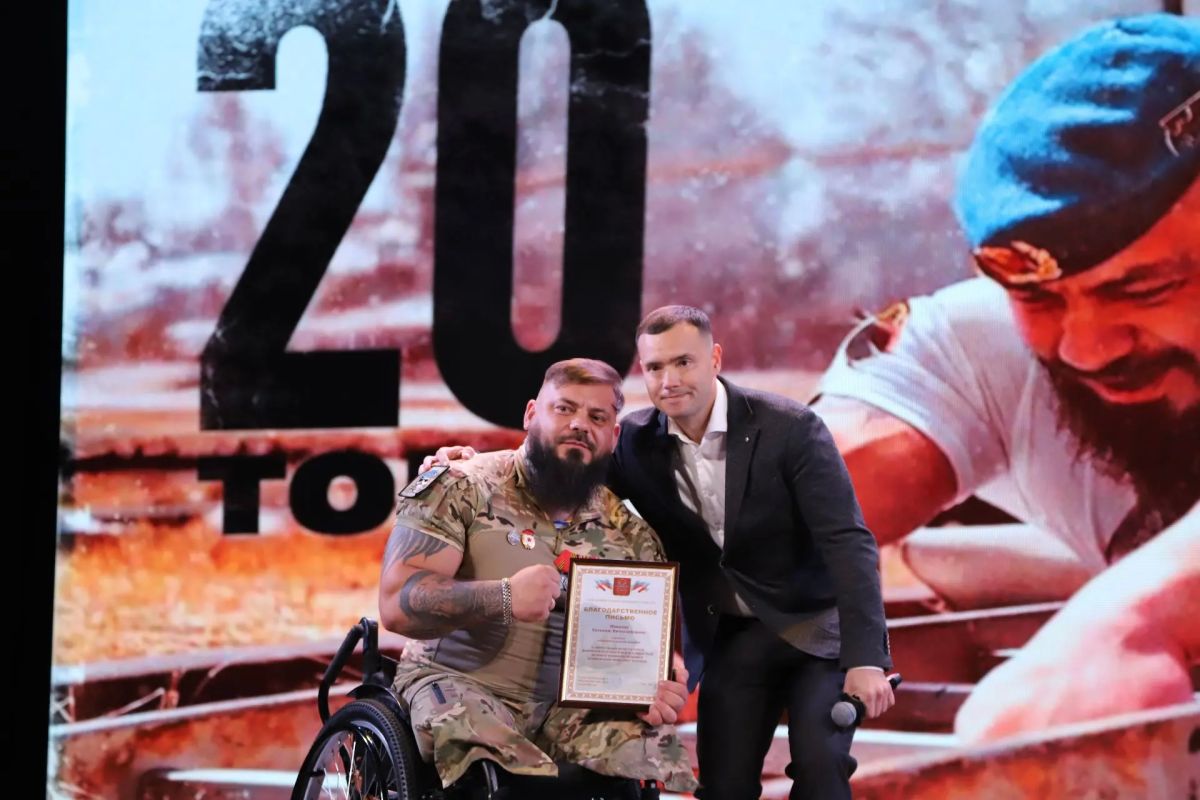 Евгений Смолянинов побывал на открытом показе фильма «20 ТОНН» Евгений Смолянинов побывал на открытом показе фильма «20 ТОНН»