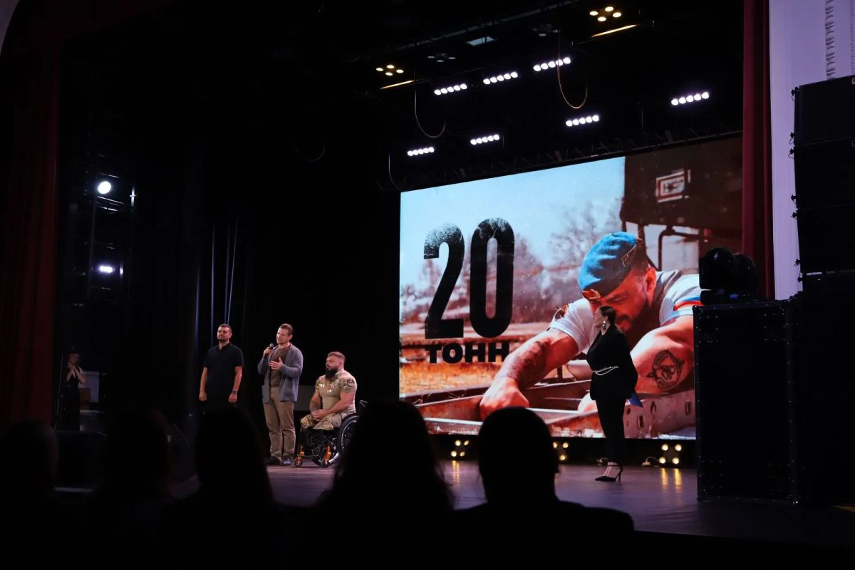Евгений Смолянинов побывал на открытом показе фильма «20 ТОНН» Евгений Смолянинов побывал на открытом показе фильма «20 ТОНН»