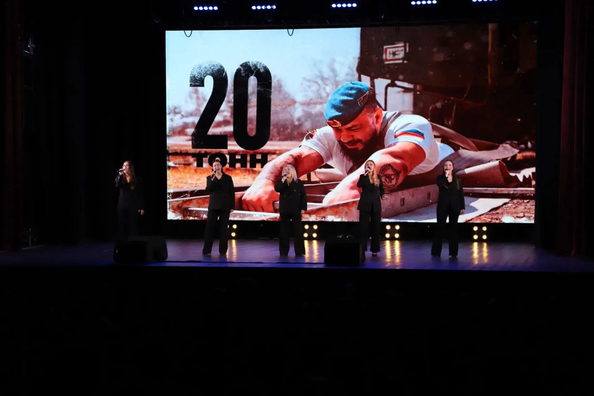 Евгений Смолянинов побывал на открытом показе фильма «20 ТОНН» Евгений Смолянинов побывал на открытом показе фильма «20 ТОНН»