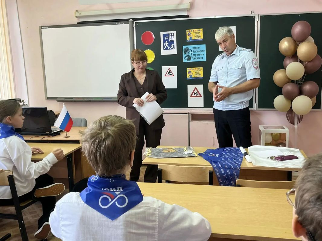 «Знать правила — значит быть в безопасности»: Алексинские госавтоинспекторы посвятили школьников в ЮИД «Знать правила — значит быть в безопасности»: Алексинские госавтоинспекторы посвятили школьников в ЮИД