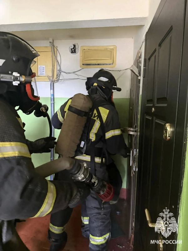В Ефремовском районе огнеборцы спасли 13 человек при пожаре В Ефремовском районе огнеборцы спасли 13 человек при пожаре