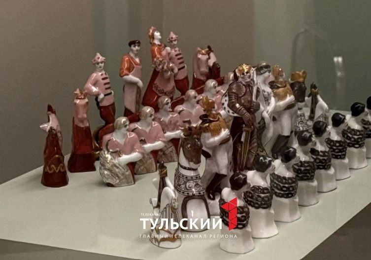 В Туле представили редкие экспонаты советского агитискусства В Туле представили редкие экспонаты советского агитискусства
