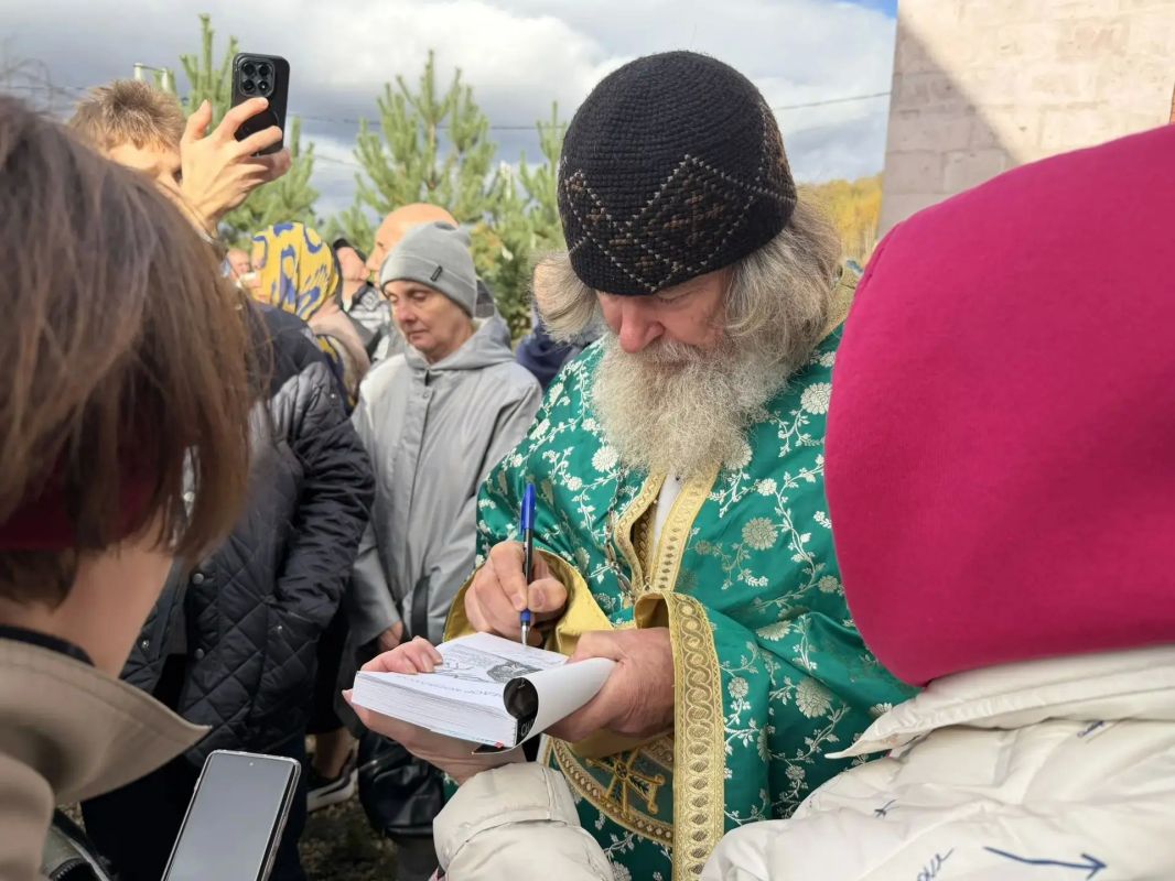 В деревне Фёдора Конюхова, в Залесском районе, заложили камень в строительство храма святого Великомученика и Целителя Пантелеимона с духовно-просветительским центром