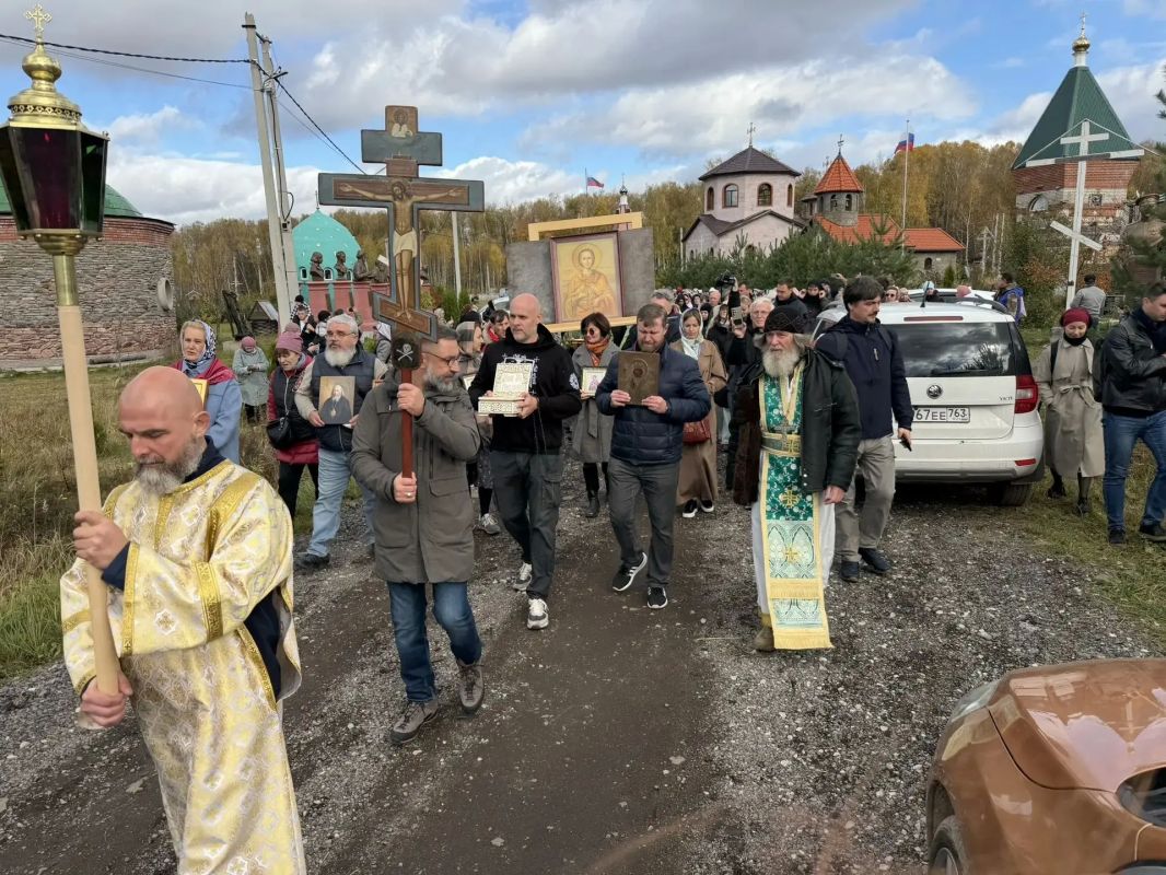 В деревне Фёдора Конюхова, в Залесском районе, заложили камень в строительство храма святого Великомученика и Целителя Пантелеимона с духовно-просветительским центром В деревне Фёдора Конюхова, в Залесском районе, заложили камень в строительство храма святого Великомученика и Целителя Пантелеимона с духовно-просветительским центром