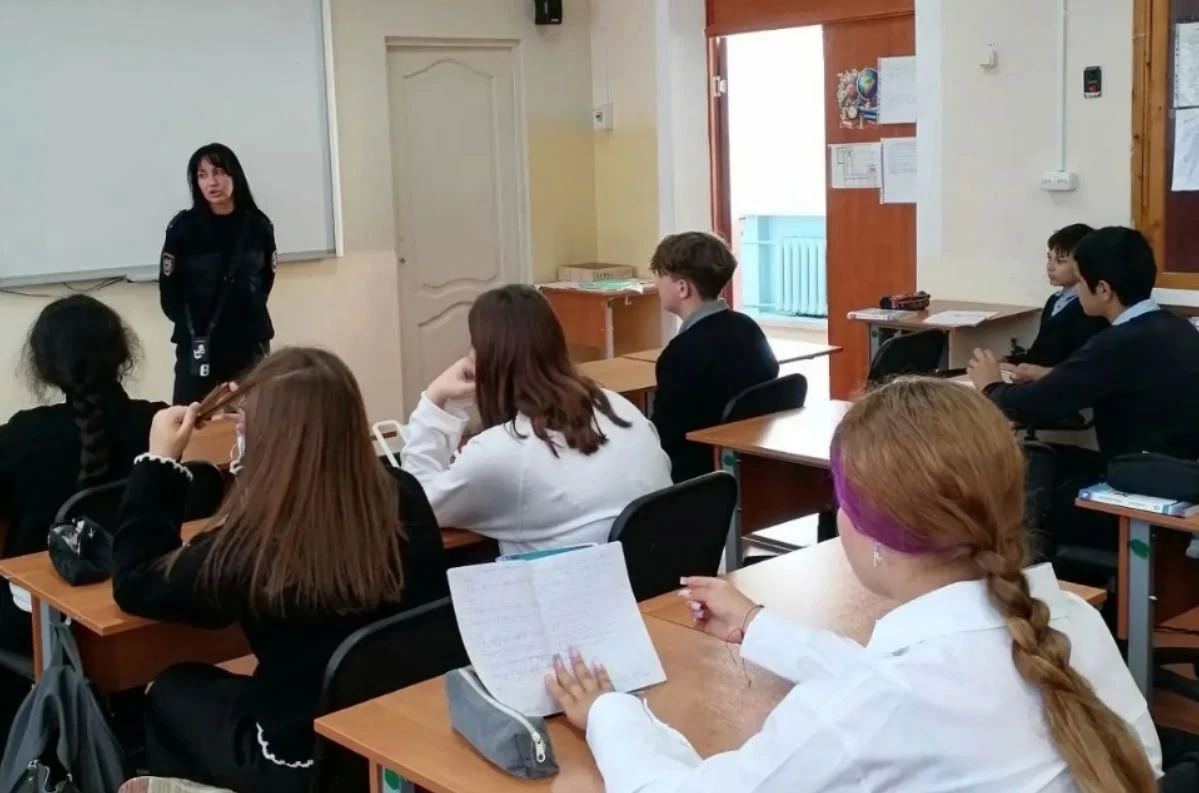 «Не напугать, а объяснить»: инспектор ПДН провела правовой урок в Центре образования №4 города Тулы