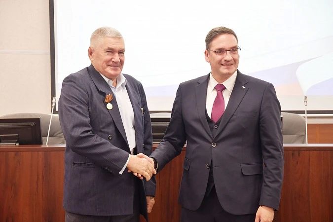 В Туле наградили работников дорожного хозяйства В Туле наградили работников дорожного хозяйства