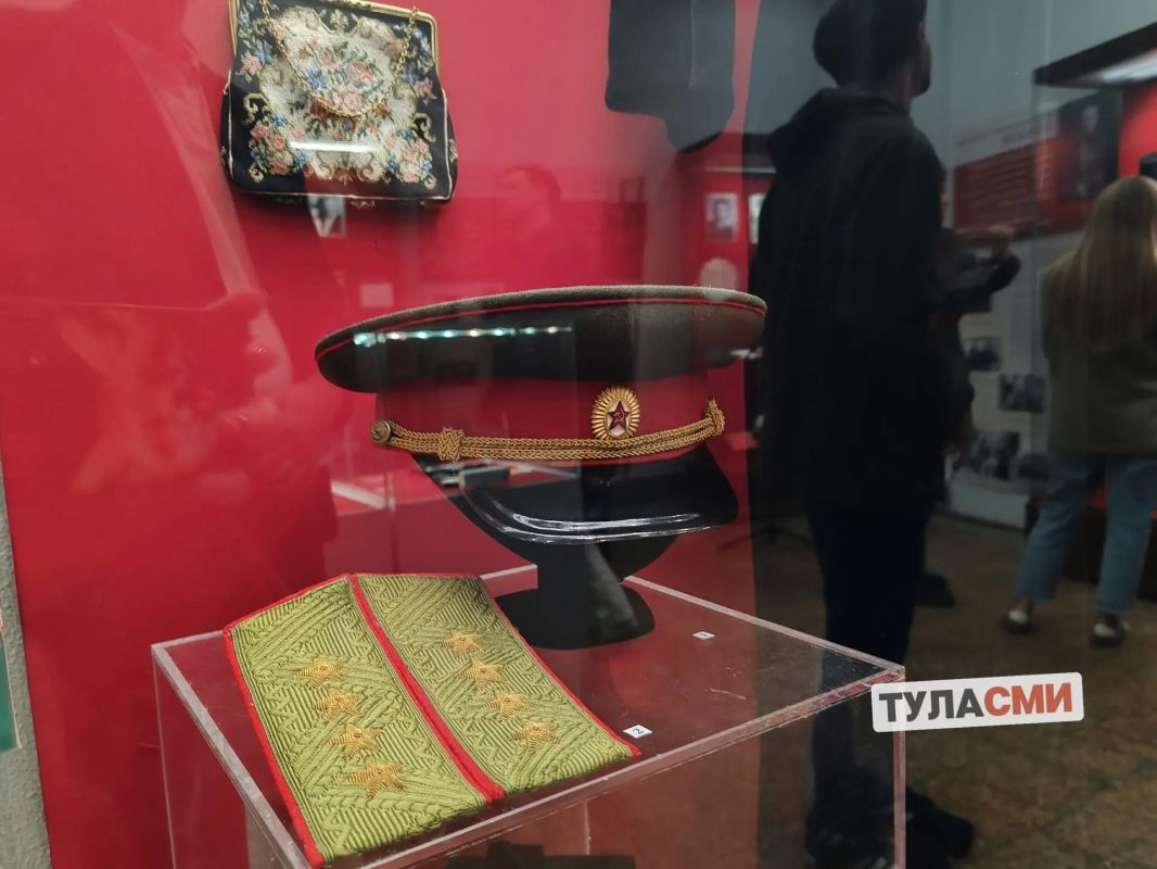 «Листая семейный альбом»: в Тульском музее оружия открылась новая выставка «Листая семейный альбом»: в Тульском музее оружия открылась новая выставка