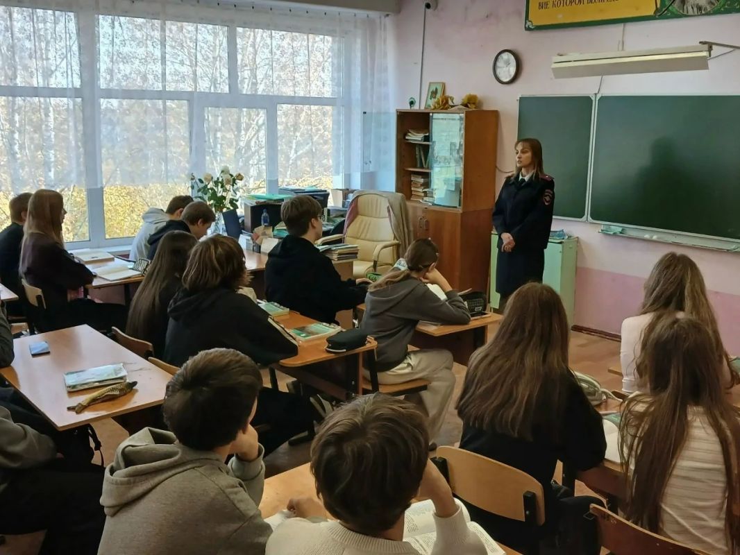 В Венёвском округе инспектор ПДН рассказала восьмиклассникам об ответственности несовершеннолетних В Венёвском округе инспектор ПДН рассказала восьмиклассникам об ответственности несовершеннолетних