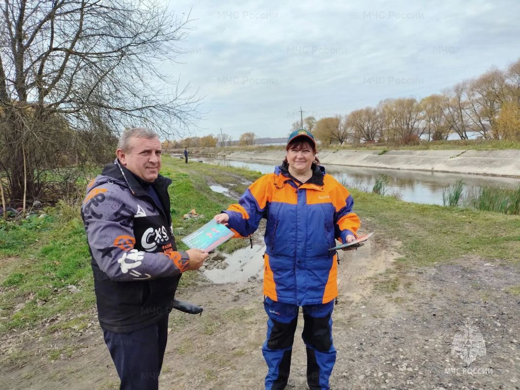 Ежедневно на страже: сотрудники ГИМС проводят профилактику на водоёмах региона в период холодной осенней воды Ежедневно на страже: сотрудники ГИМС проводят профилактику на водоёмах региона в период холодной осенней воды