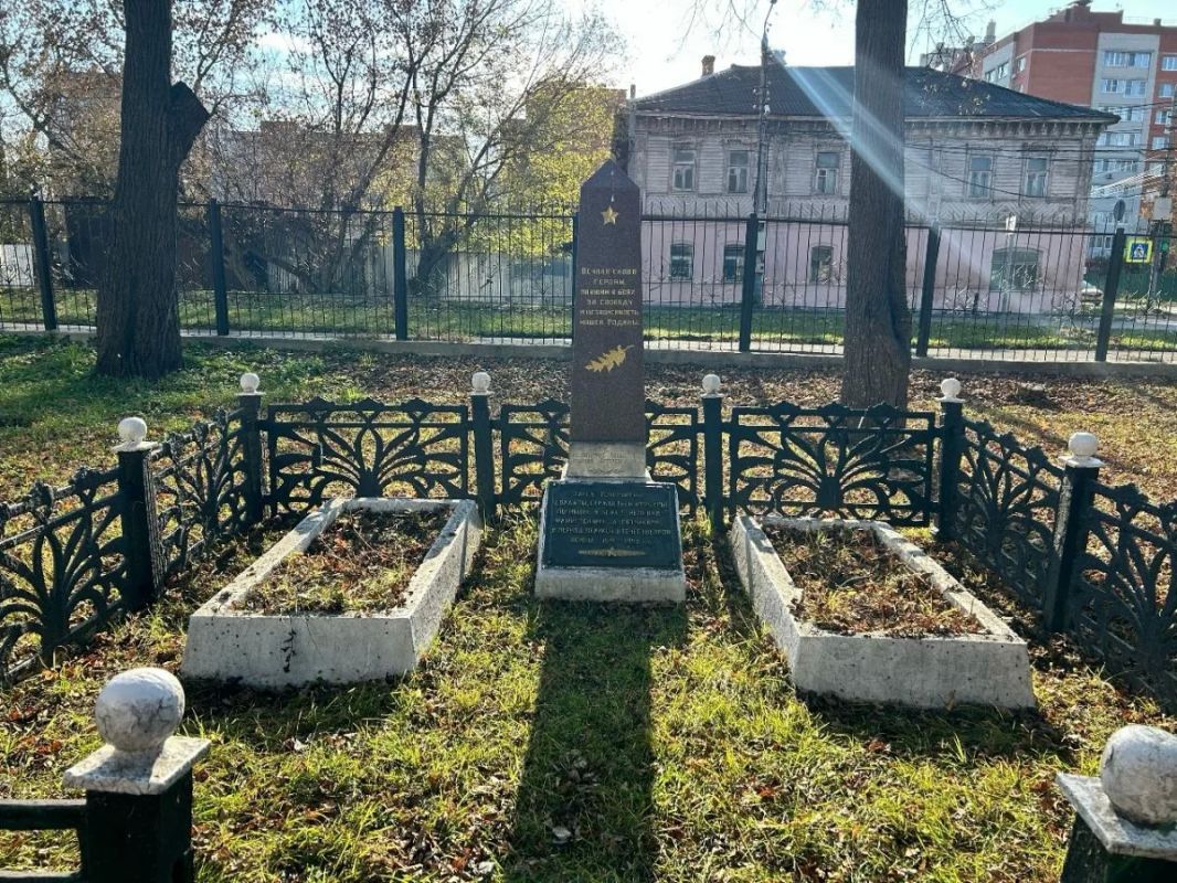 Журналисты ИА «Региона 71» помогли в уборке территории Тульской семинарии Журналисты ИА «Региона 71» помогли в уборке территории Тульской семинарии
