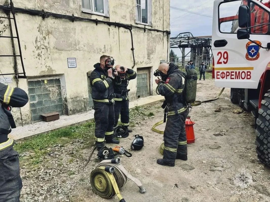 В Ефремове прошли показательные пожарно-тактические учения на производственном предприятии В Ефремове прошли показательные пожарно-тактические учения на производственном предприятии