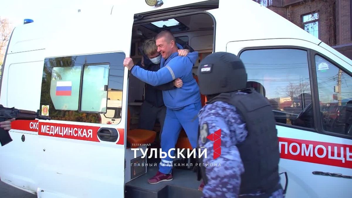 Росгвардия в Туле показала процесс задержания неадекватного пациента скорой помощи