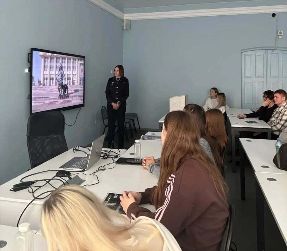 Тульские полицейские совместно с общественниками провели профориентационное мероприятие для студентов ТГПУ им. Л.Н. Толстого Тульские полицейские совместно с общественниками провели профориентационное мероприятие для студентов ТГПУ им. Л.Н. Толстого
