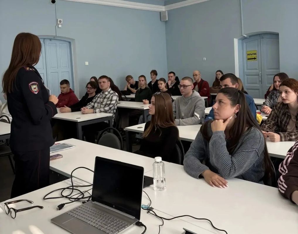 Тульские полицейские совместно с общественниками провели профориентационное мероприятие для студентов ТГПУ им. Л.Н. Толстого Тульские полицейские совместно с общественниками провели профориентационное мероприятие для студентов ТГПУ им. Л.Н. Толстого