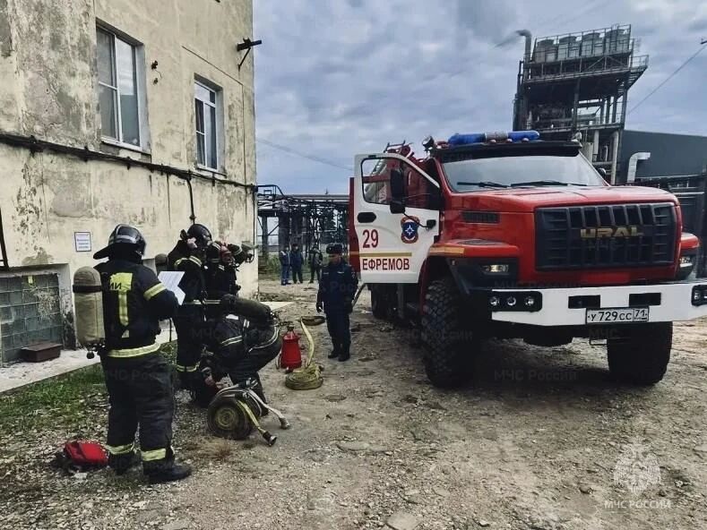 В Ефремове прошли показательные пожарно-тактические учения на производственном предприятии В Ефремове прошли показательные пожарно-тактические учения на производственном предприятии