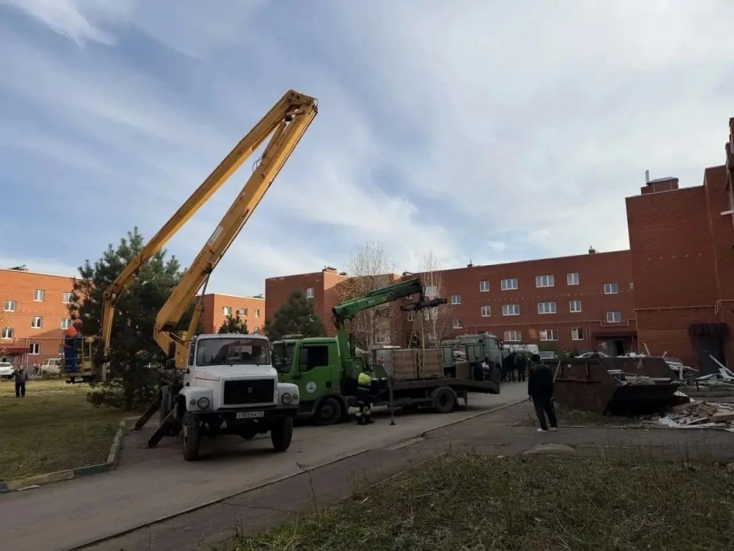 В Новомосковске начали восстанавливать дома после атаки беспилотников В Новомосковске начали восстанавливать дома после атаки беспилотников