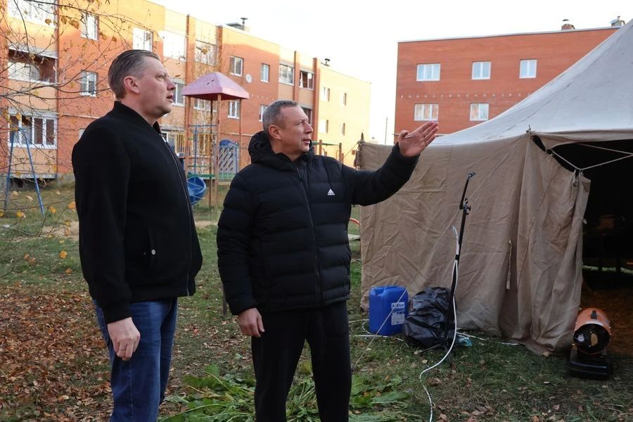 Больше суток после атаки БПЛА на Новомосковск: как живет город сейчас Больше суток после атаки БПЛА на Новомосковск: как живет город сейчас