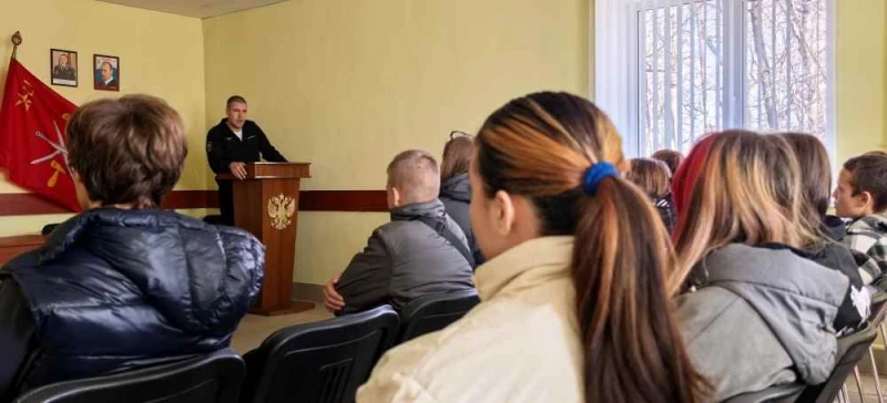 Сотрудники тульской полиции в период школьных каникул организовали для подростков познавательные экскурсии