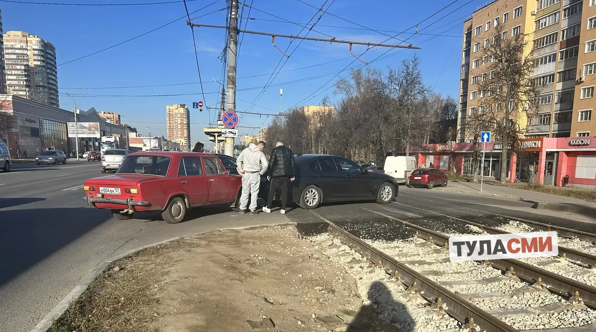 Авария на проспекте Ленина: движение затруднено